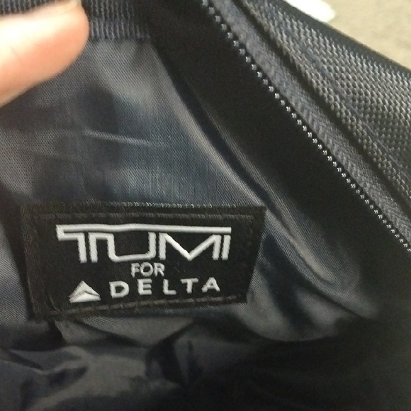 Tumi Black Belt Bag with Sleek Design - Picture 3 of 3
